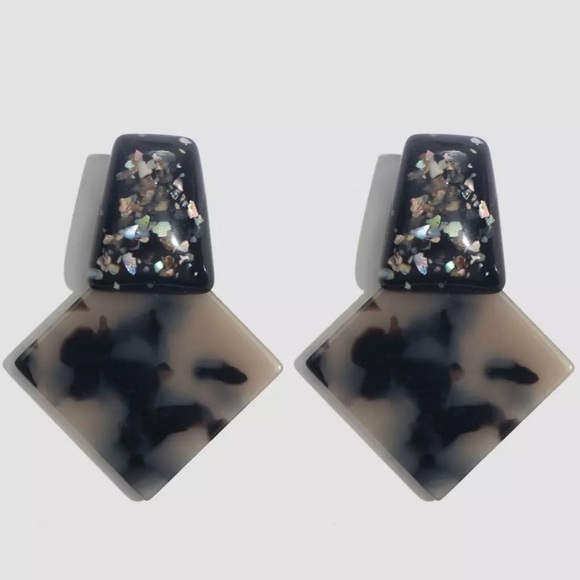 Jewelry - Geometric stud earrings.